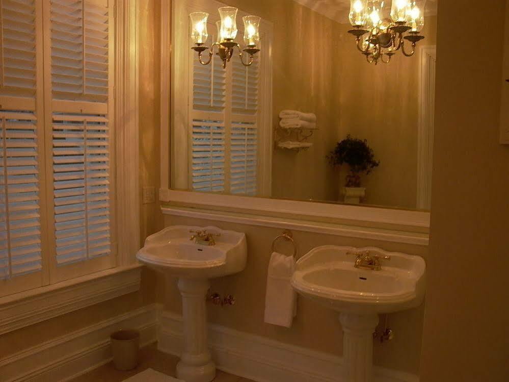 ווית'וויל Trinkle Mansion Bed & Breakfast מראה חיצוני תמונה
